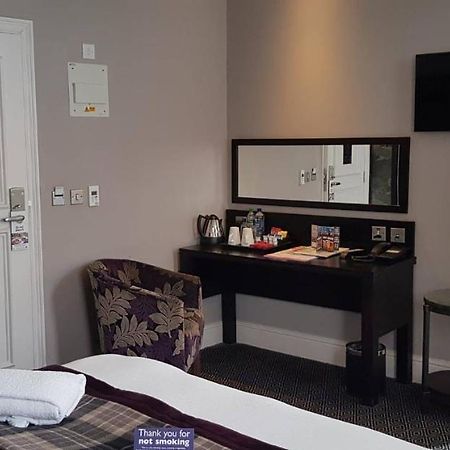 The Bath Arms Wetherspoon Hotell Warminster Exteriör bild
