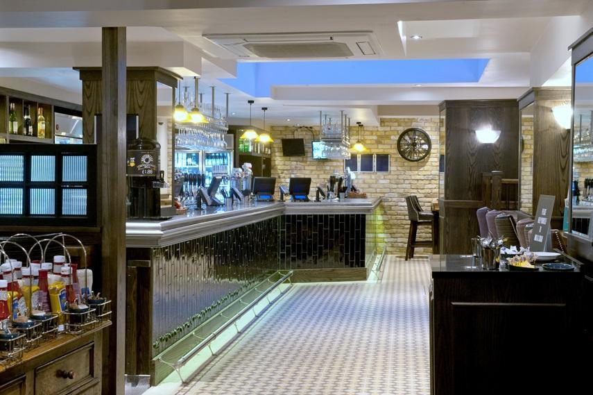The Bath Arms Wetherspoon Hotell Warminster Exteriör bild