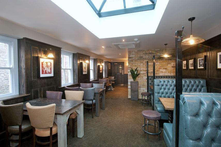 The Bath Arms Wetherspoon Hotell Warminster Exteriör bild