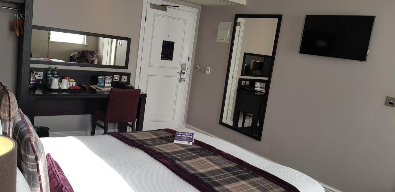 The Bath Arms Wetherspoon Hotell Warminster Exteriör bild