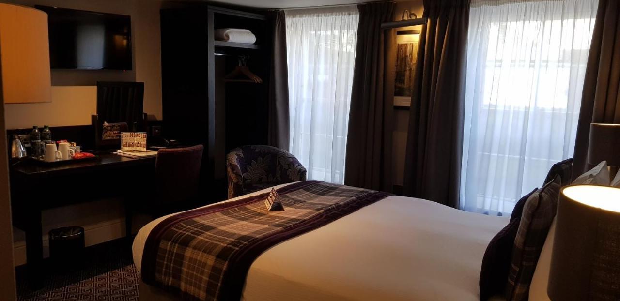 The Bath Arms Wetherspoon Hotell Warminster Exteriör bild