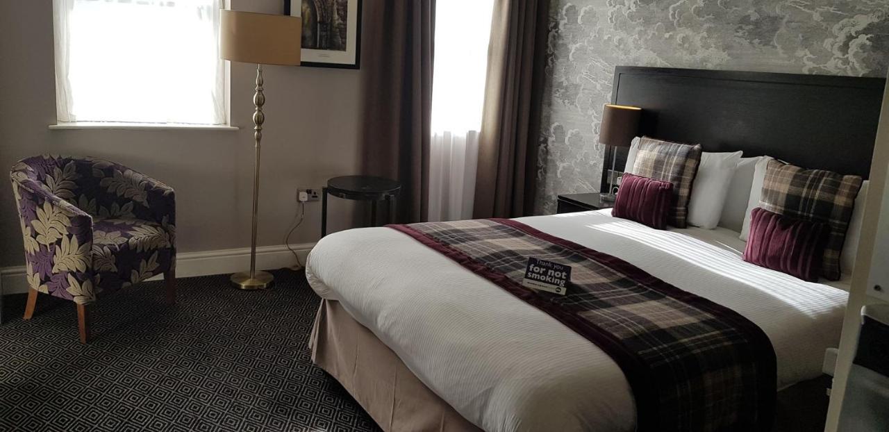The Bath Arms Wetherspoon Hotell Warminster Exteriör bild